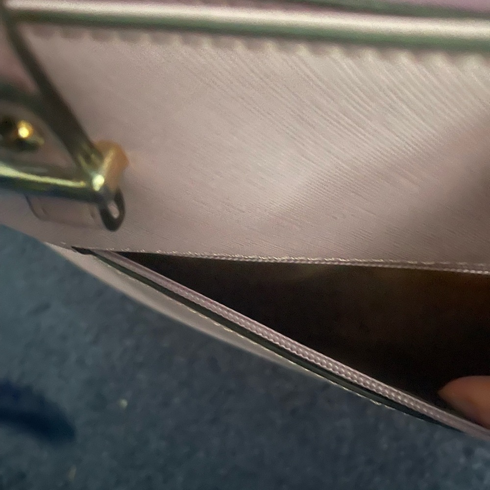 Elegant Lavender purse - Picture 4 of 5